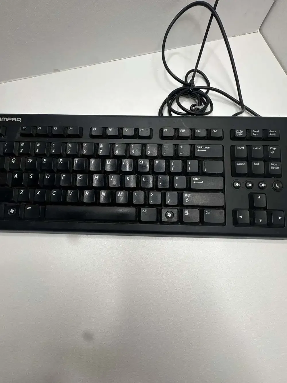 Compaq PR1101 PS/2 Wired Standard Multimedia Keyboard